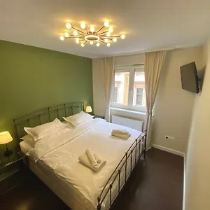  Apartman Berzenczey